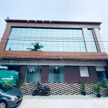 Majestic Inn Thiruvananthapuram Ngoại thất bức ảnh