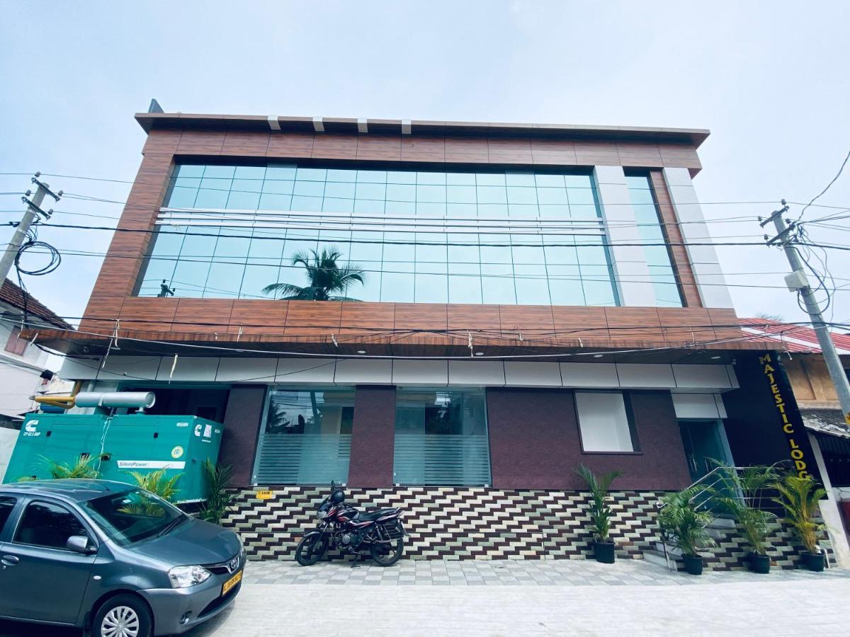 Majestic Inn Thiruvananthapuram Ngoại thất bức ảnh