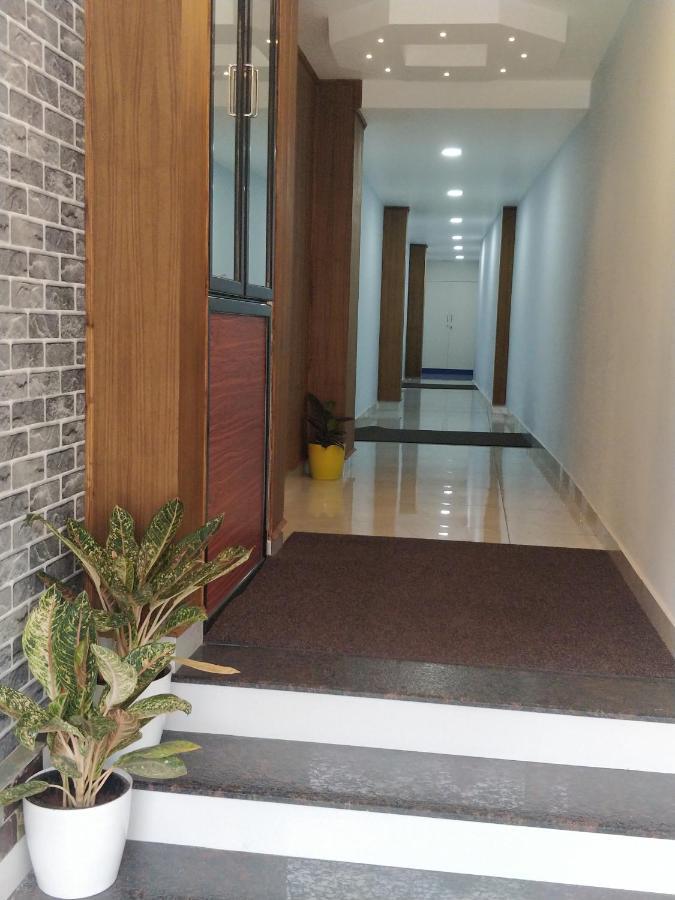 Majestic Inn Thiruvananthapuram Ngoại thất bức ảnh