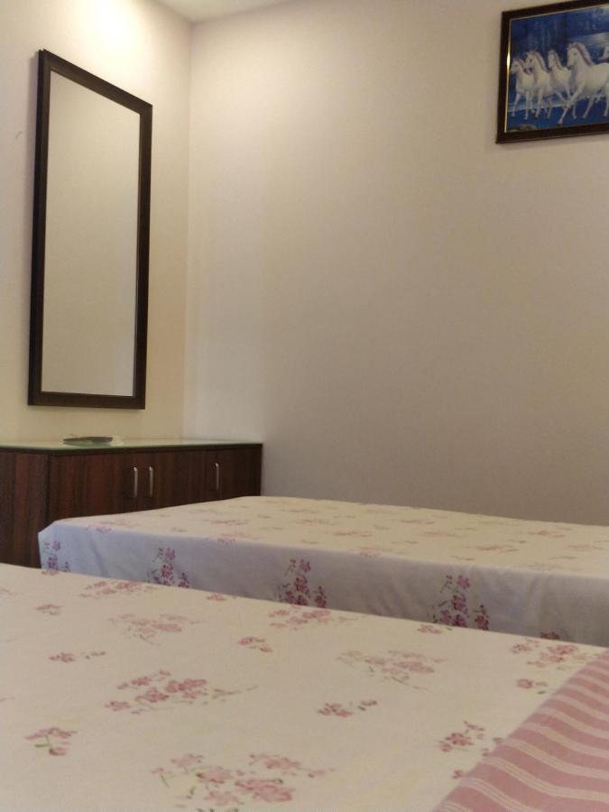 Majestic Inn Thiruvananthapuram Ngoại thất bức ảnh