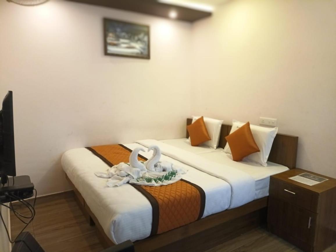 Majestic Inn Thiruvananthapuram Ngoại thất bức ảnh