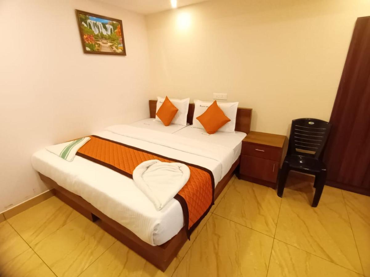 Majestic Inn Thiruvananthapuram Ngoại thất bức ảnh