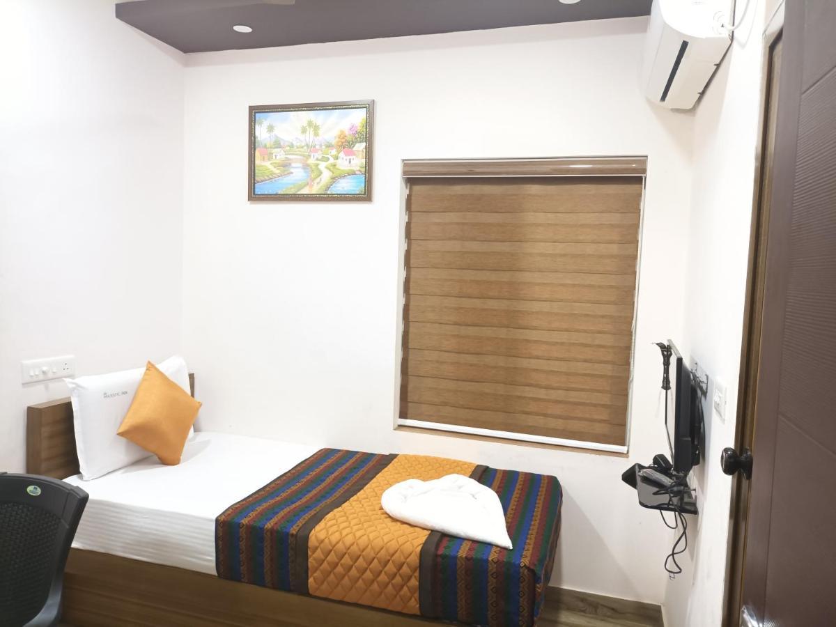 Majestic Inn Thiruvananthapuram Ngoại thất bức ảnh