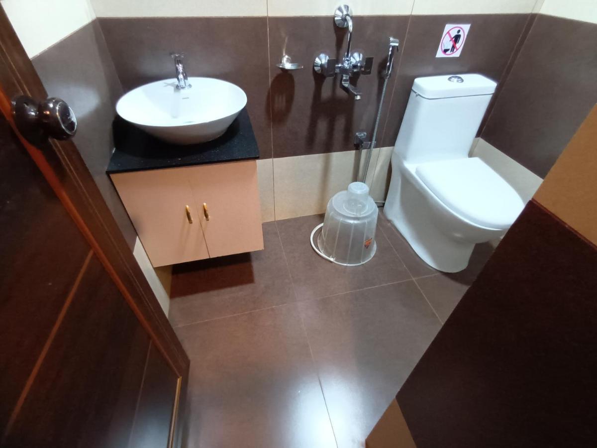Majestic Inn Thiruvananthapuram Ngoại thất bức ảnh